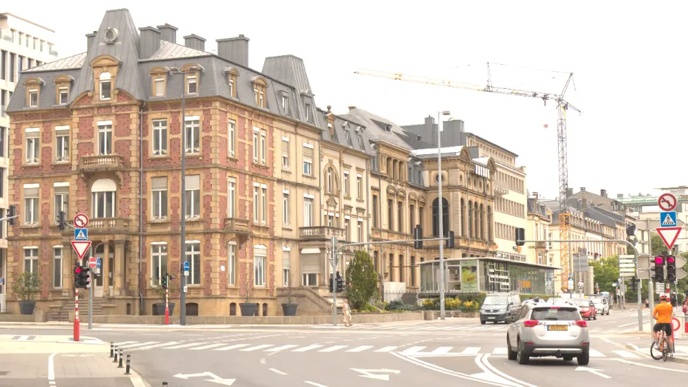 original image of the historic bank on Royal Boulevard