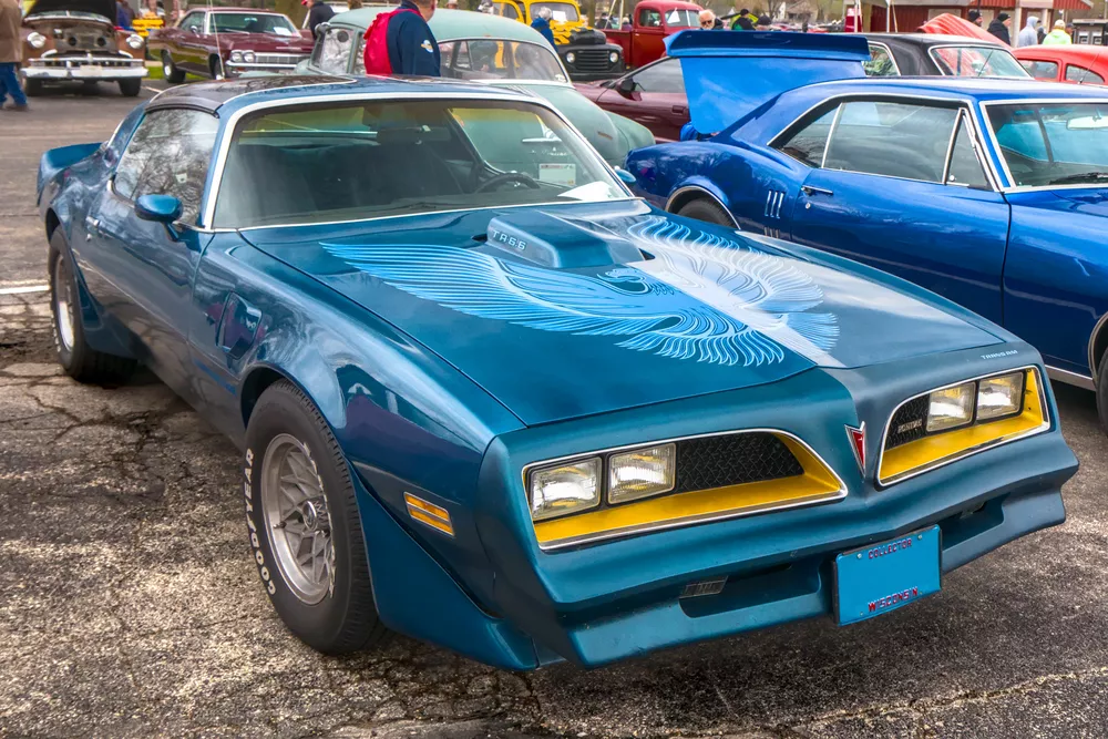 Pontiac Firebird Trans Am after the local contrast changes to the ground