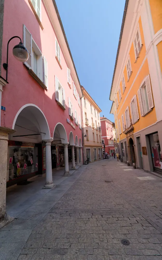 Using filmic rgb's white relative exposure slider to darken the extreme highlights