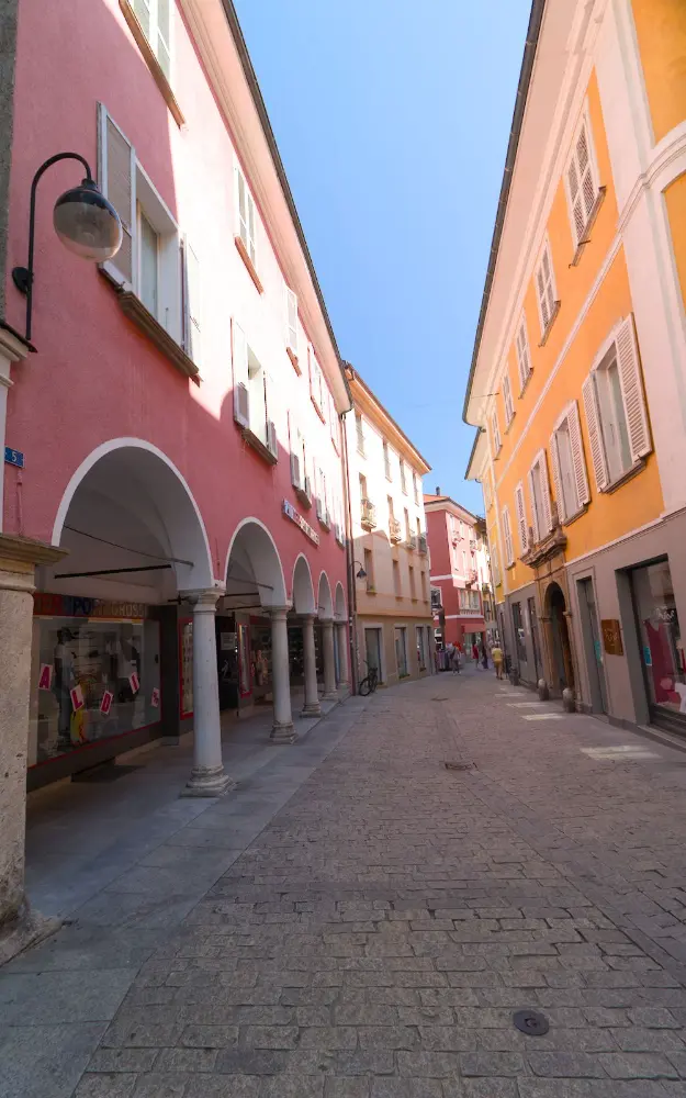 original version of the street scene with very high contrast