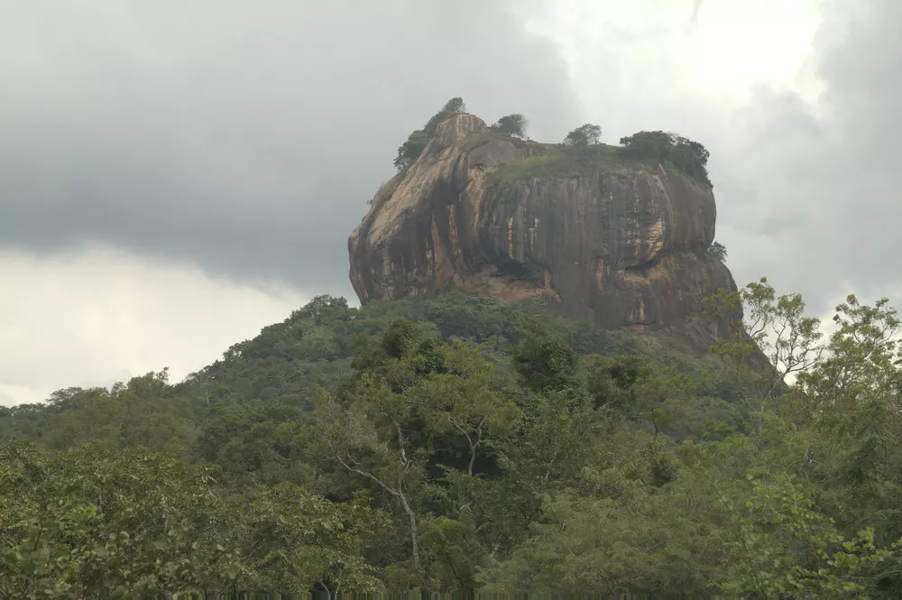 original image of sigiriya rock