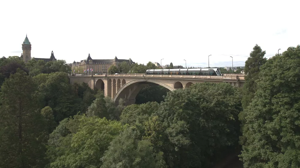 original version of the tram on the bridge