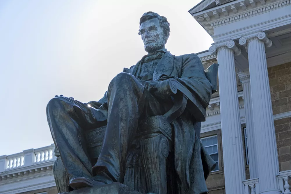 final version of the Abe Lincoln statue with face dodged
