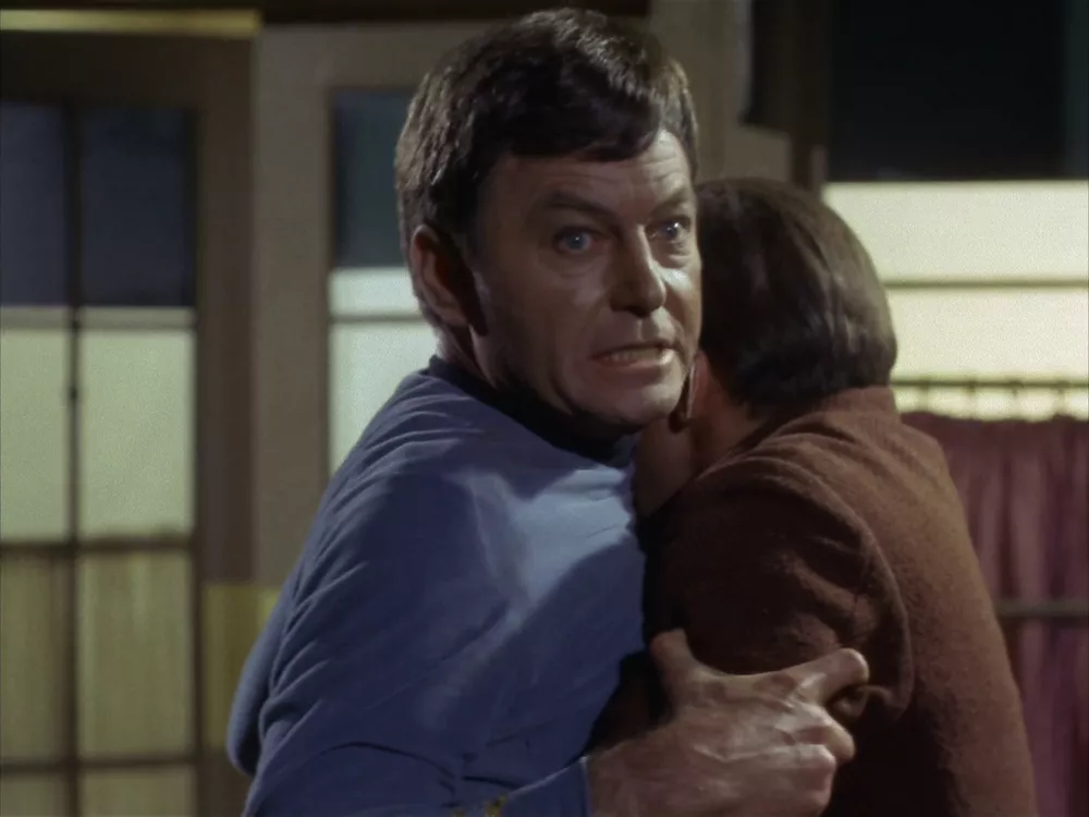 Kirk stops McCoy from saving Edith Keeler
